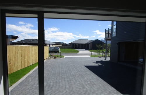 Wharewaka House | Brand New Paradise In Wharewaka, Sky channels with Sky Sports, WifI,Fully Fenced