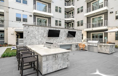 Greenway Plaza-Upper Kirby Apartment | BRAND NEW “PARIS” Theme Luxury apt in River Oaks