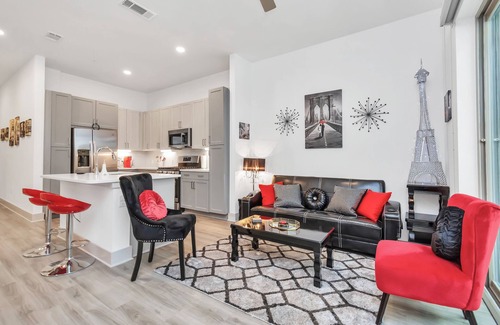 Greenway Plaza-Upper Kirby Apartment | BRAND NEW "PARIS" Themed Luxury apt in River Oaks