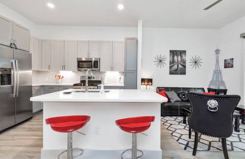 Greenway Plaza-Upper Kirby Apartment | BRAND NEW "PARIS" Themed Luxury apt in River Oaks