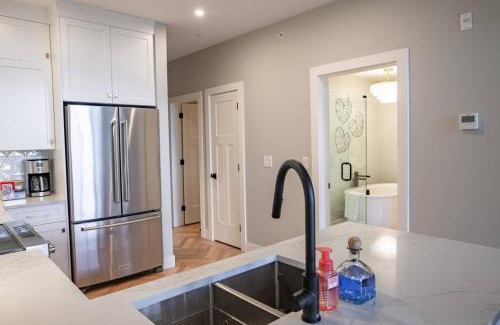 Harrison Hot Springs House | Brand New Penthouse with Lake and Mtn Views