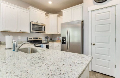 Pine Forest House | Brand-New Pensacola Haven with Community Pool