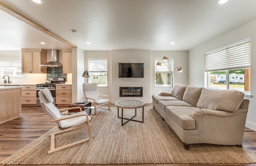 Manhattan House | Brand New Pet Friendly Manhattan Home in small town community!