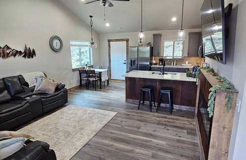 Albion Condo | Brand new Picturesque, 2 Bedroom Duplex with AC and WiFi in delightful Albion