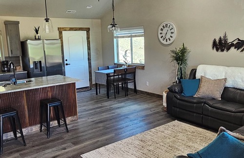 Albion Condo | Brand new Picturesque, 2 Bedroom Duplex with AC and WiFi in delightful Albion