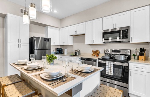 Lacy-Lakeview Apartment | Brand New, Pool, Gym, Mins to DT Waco, BU | TZ1