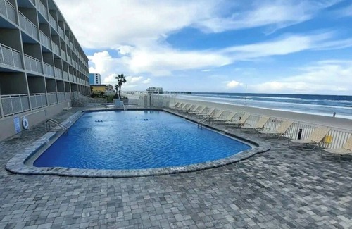 Marshall Park Condo | Brand New Pool on Daytona Beach!