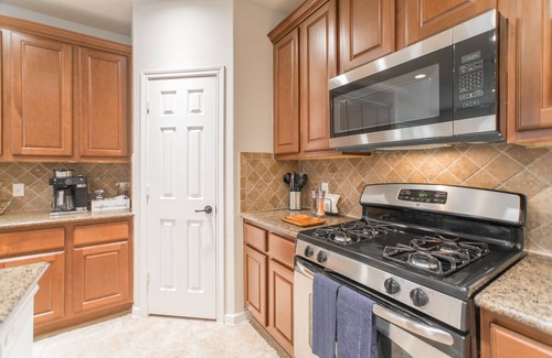 Spring House | Brand New Pool & SPA! 4-Bdr retreat in The Woodlands TX, Sleeps 10