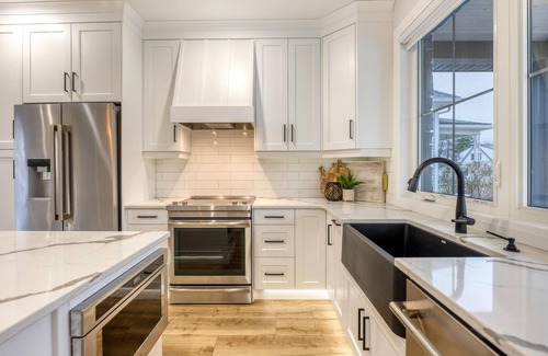 Sarnia House | Brand New Premium House with Hot Tub