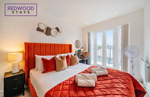 Rushmoor District Apartment | BRAND NEW PREMIUM SERVICED APARTMENTS, FREE PARKING, HIGH-SPEED WiFi by REDWOOD STAYS