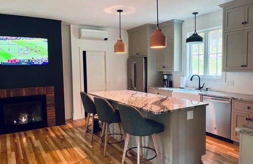 Pownal House | Brand-new, PRIVATE 3-bed mountain retreat w/hiking trails, HOT TUB, fire pit!