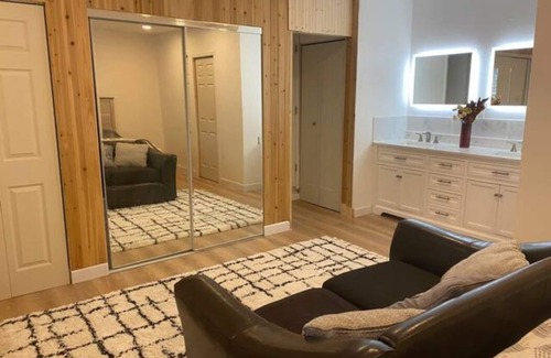 Edenvale House | Brand New Private ADU, Private Entrance + Laundry