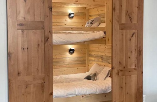 Fraser Apartment | Brand New! Private hot tub, bunk room and walkable to restaurants/shops