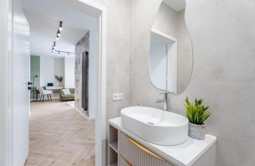 Praga Poludnie Apartment | Brand New! Private Jacuzzi - Terrace - Parking