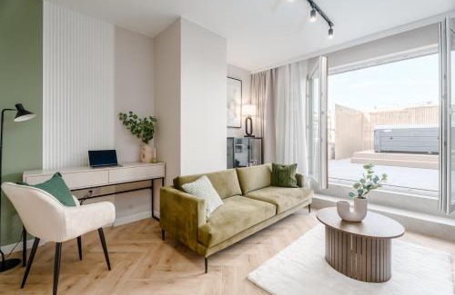 Praga Poludnie Apartment | Brand New! Private Jacuzzi - Terrace - Parking