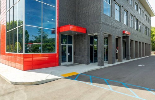 Donelson House | Brand New Professionals Paradise