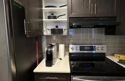 Ottawa Division House | Brand-new property in a friendly neighborhood, close to shops and restaurants.