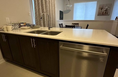 Ottawa Division House | Brand-new property in a friendly neighborhood, close to shops and restaurants.