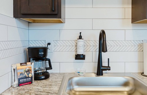 Kalispell Apartment | Brand New Queen Studio Suite with Full Kitchen and Washer/Dryer in the Heart of Kalispell, MT