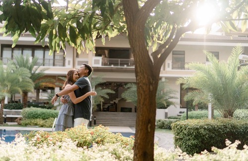 Paranaque Condo | BRAND New Reina Suites 2BR,200 Mbps Fast Internet,Swimming Pool+Airport Shuttle