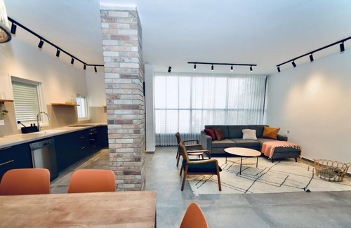 Diamond Exchange District Apartment | Brand New Remodeling 10 min from Hilton Beach