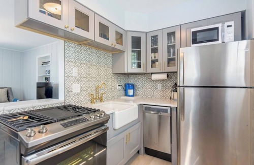Annapolis Condo | Brand New Reno in Historic Dist w 2 Parking spots