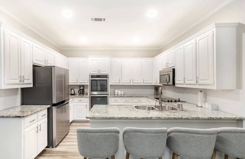 Southwest Carrollton House | Brand New Renovation - Sunny and Comfortable