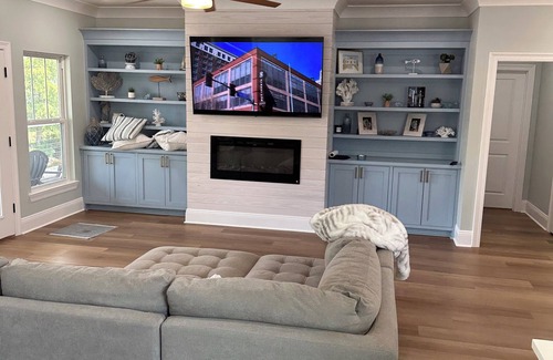 Kiln House | Brand new right on the water walking distance to the Jordan river steamer.