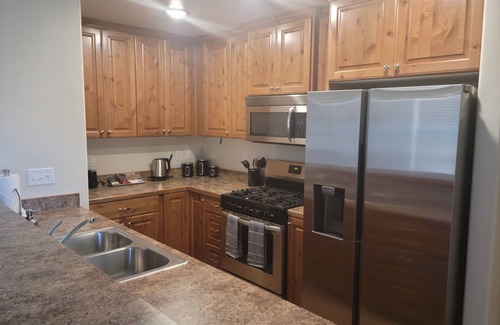 Moab South Valley House | Brand New Rim Vista Townhome 2 Bed 2.5 Bath