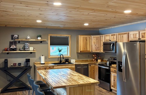 Town of Hope House | Brand New River Front House with Hot Tub!
