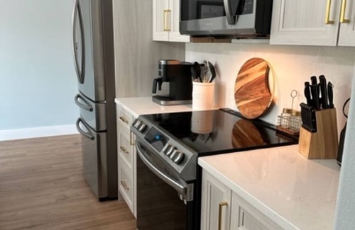 Tropic House | Brand new riverfront luxurious townhome with Interior designer finishes.