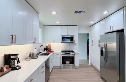Bonita House | Brand New San Dimas Retreat, minutes to Trails/Raging Waters