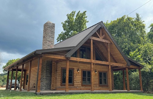 Jamestown Cabin | Brand new serene log cabin on the banks of the Cumberland River in Jamestown.