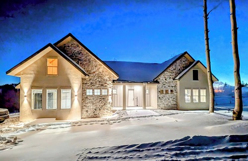 Beaver House | BRAND NEW Ski-In Ski-Out at Eagle Point Resort Utah - Sleeps 33 Comfortably!