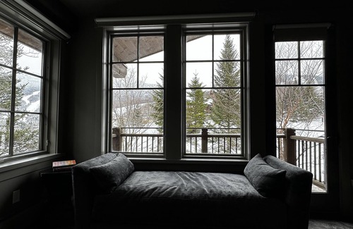 Spruce Peak House | Brand New Ski-On/Ski-Off mountain 4BR home w/jacuzzi