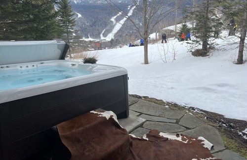 Spruce Peak House | Brand New Ski-On/Ski-Off mountain 4BR home w/jacuzzi
