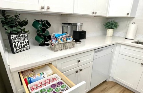 Smyrna House | BRAND NEW* Sleeps 5! Renovated 2 Bedroom, 1 Bathroom, Stocked Kitchen