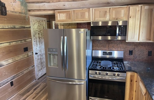 Dryfork Cabin | BRAND NEW Solar Powered 3 BR w/Hot Tub, Scenic Views, w/Wrap Around Deck.