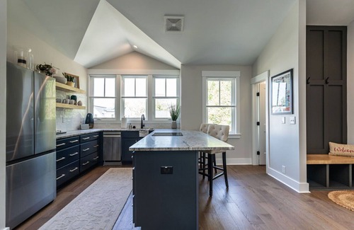 Downtown Apartment | Brand New - Southpark Abode