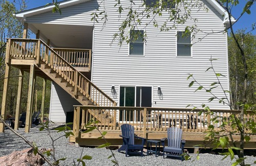 Briar Crest Woods House | Brand new, spacious 5-bedroom house in Blakeslee with WiFi and game room