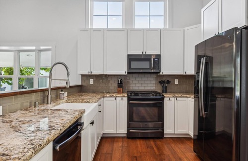 Eldridge House | BRAND NEW! Spacious and Pristine newly remodeled 4-bedroom home in Glen Ellen.