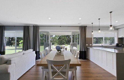 Metung House | Brand new spacious country home, perfect for families or couples.