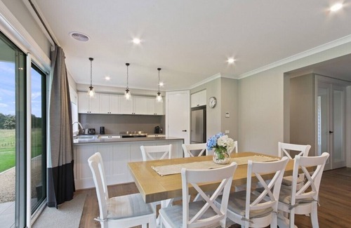 Metung House | Brand new spacious country home, perfect for families or couples.