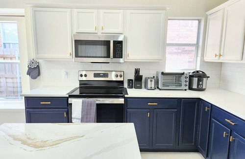 McKinney House | Brand New Spacious Serenity Getaway - King Bed!