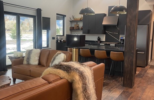 Bozeman House | Brand New Spectacular Bridger Mountain View’s!