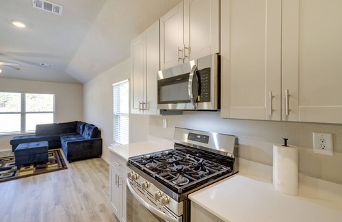 Spring House | Brand New Spring Home < 1 Mi to Old Town!