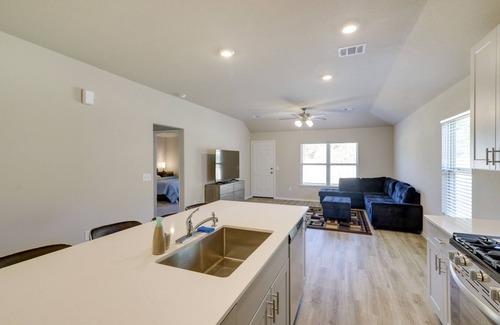Spring House | Brand New Spring Home < 1 Mi to Old Town!
