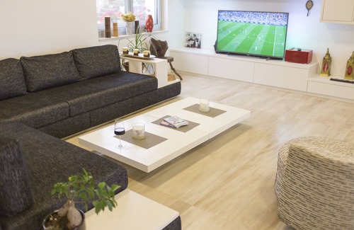 Trn Villa | Brand new Stanic Estate - Split Region (OWNER)