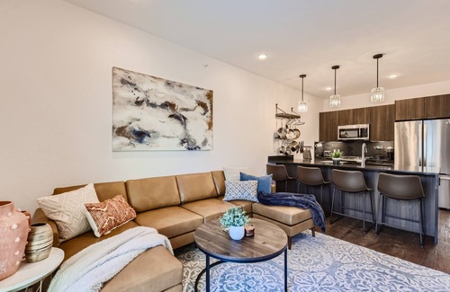 Silverthorne Condo | Brand New Stunning River Front Condo Silverthorne: 1 BR plus Bonus Room Condo