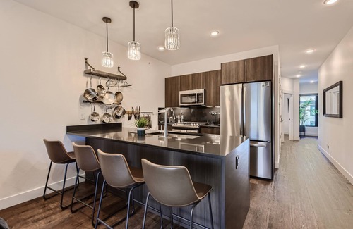 Silverthorne Condo | Brand New Stunning River Front Condo Silverthorne: 1 BR plus Bonus Room Condo